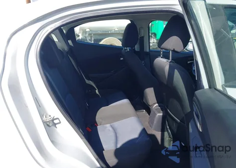 2019 Toyota Yaris Le z USA, uszkodzony, nr VIN 3MYDLBYV6KY526227